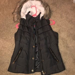 gray aeropostale vest